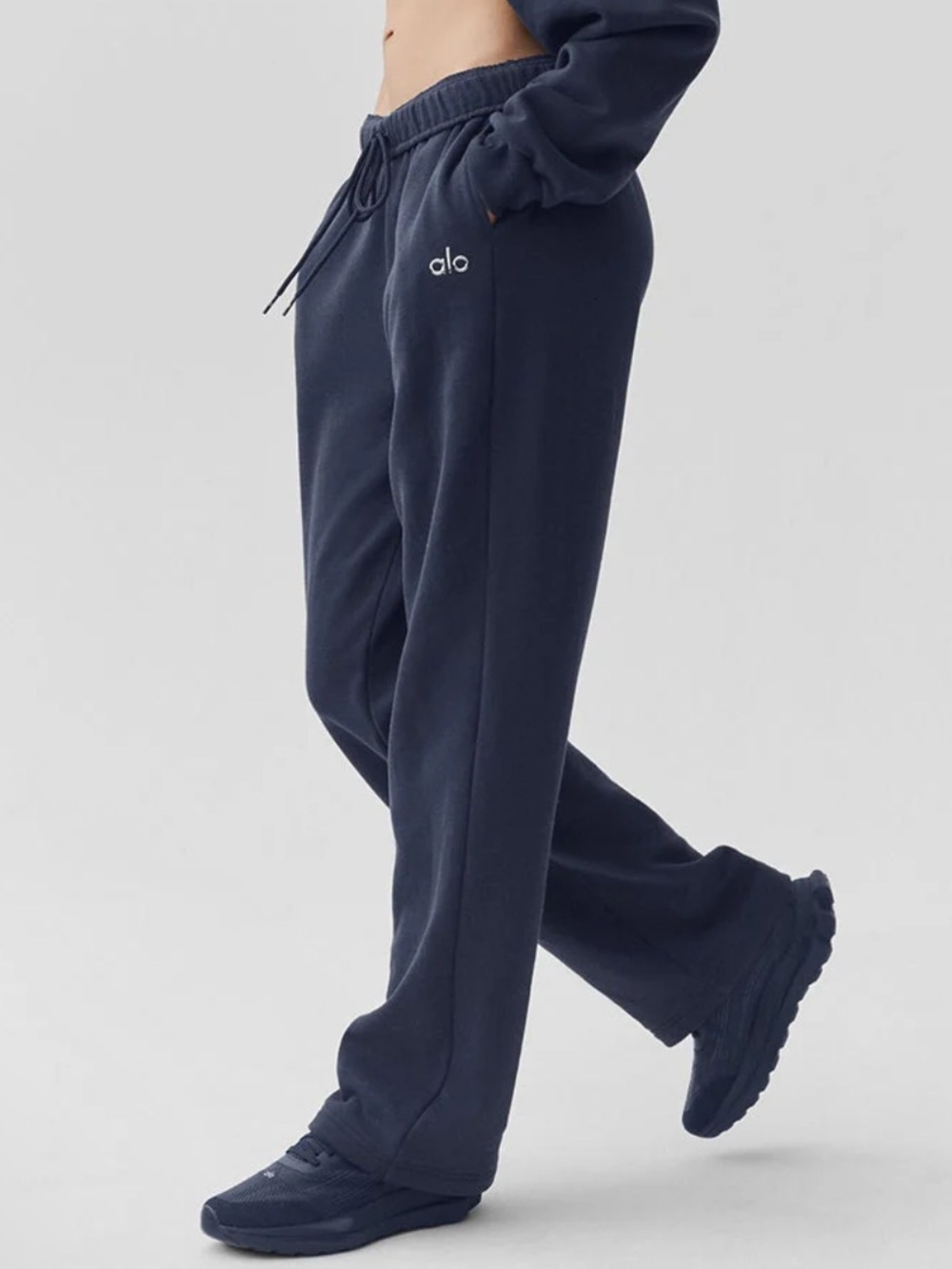 ALO Yoga straight leg accolade! Navy Drawstring Joggers! New! L